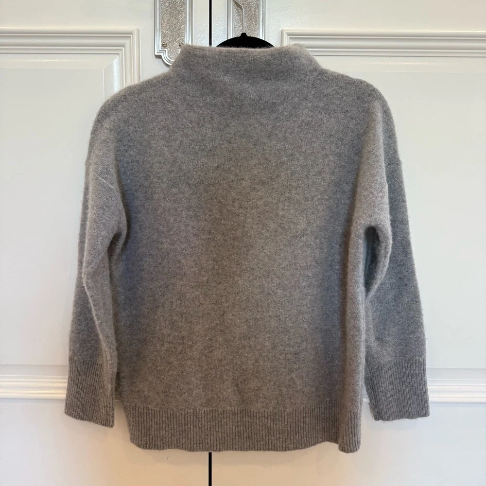 Vince Funnel Neck Cashmere Sweater XS Gray Minimalist Feminine Normcore - Picture 4 of 7